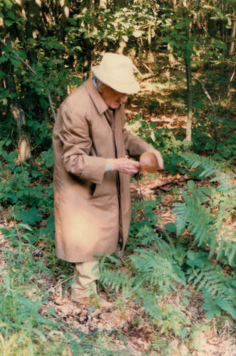 André Dhôtel im Wald